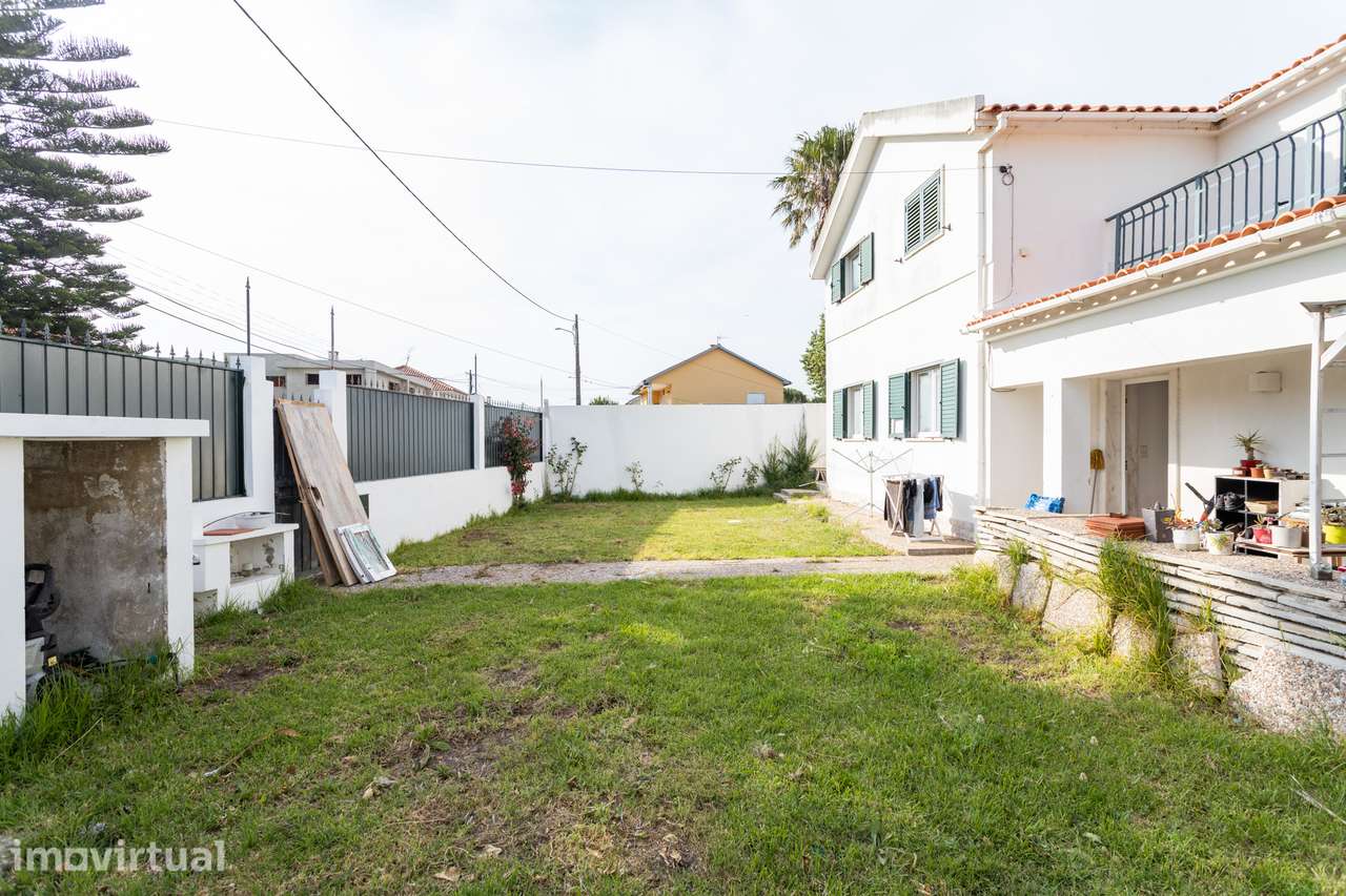 Moradia Isolada T3 com Jardim e Garagem junto à A5 - Grande imagem: 2/40