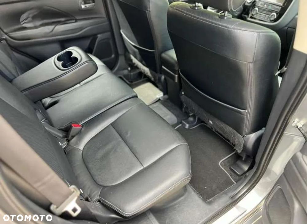 Mitsubishi Outlander 2.0 4WD Top - 23