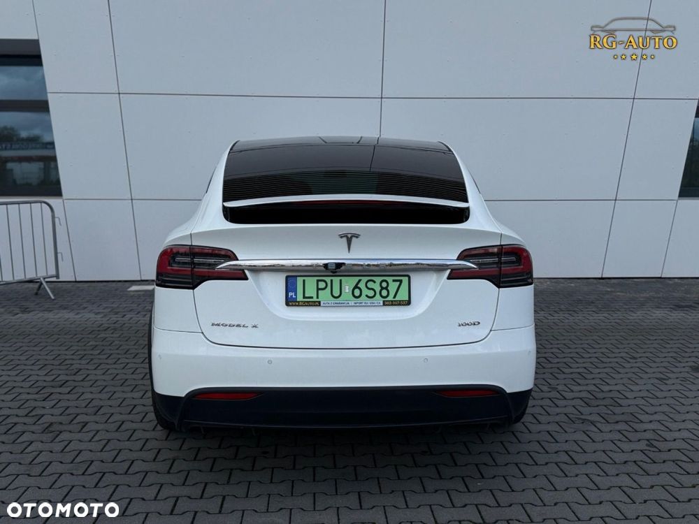 Tesla Model X - 14