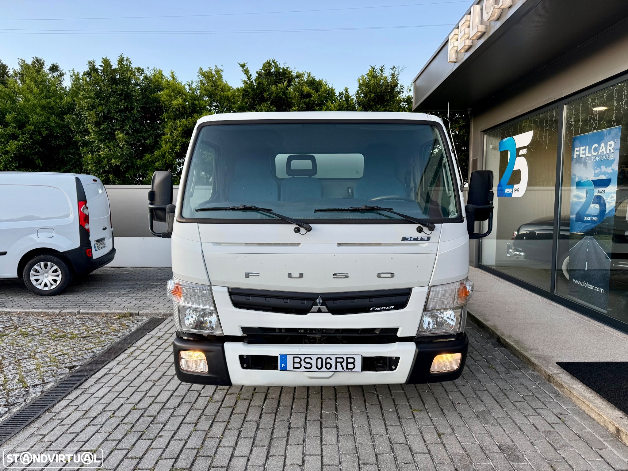 Mitsubishi Fuso Canter 3C15 - 2