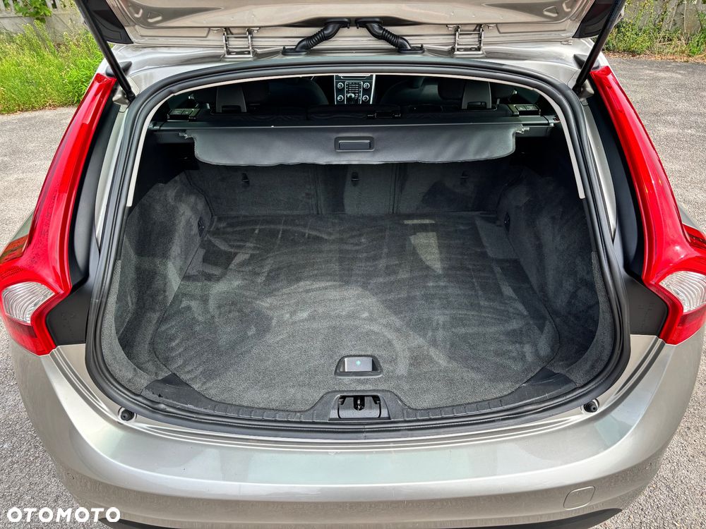 Volvo V60 D3 Momentum - 25