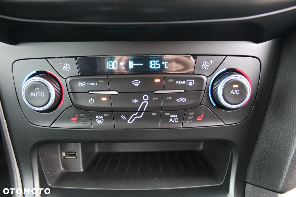 Ford Focus 1.0 EcoBoost Titanium - 28