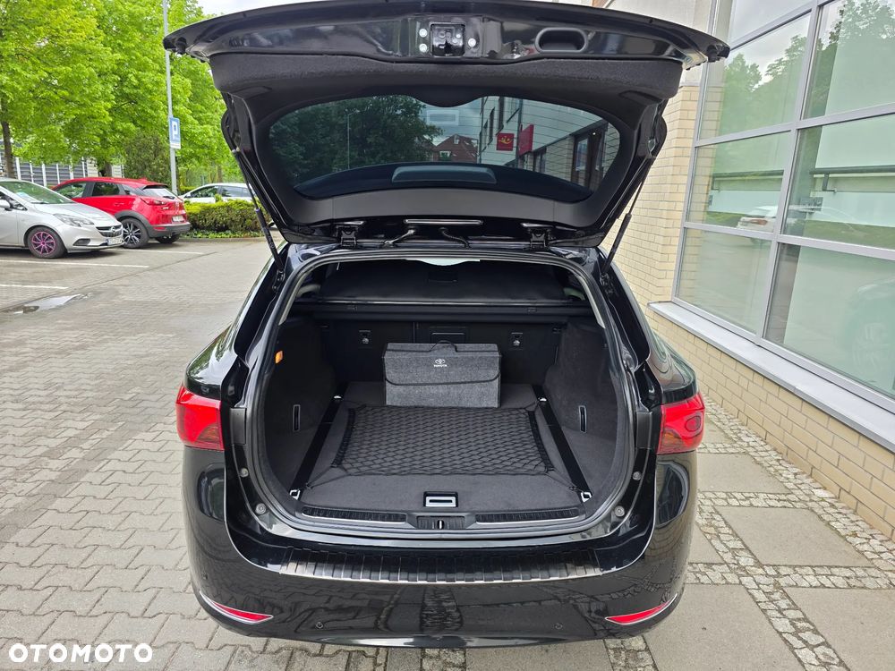 Toyota Avensis - 11