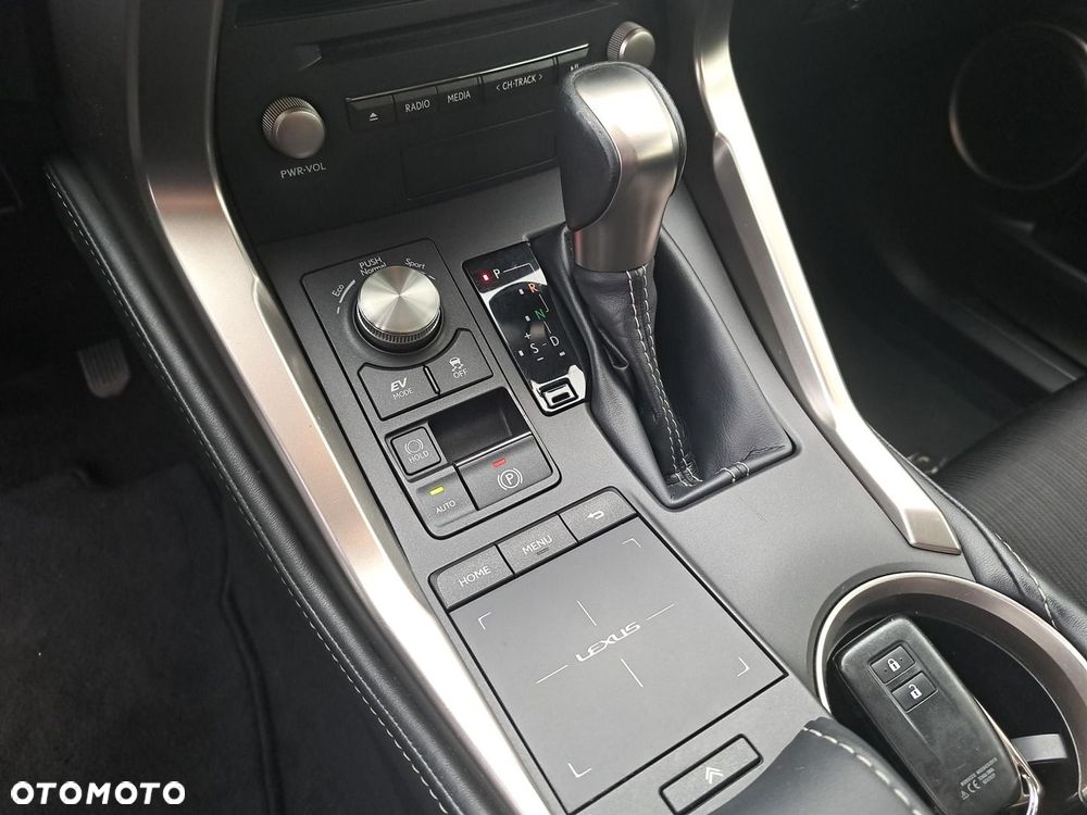 Lexus NX 300h Elegance 2WD - 14