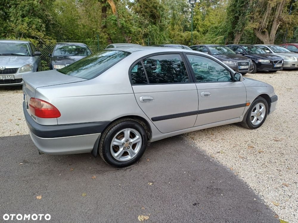 Toyota Avensis - 4