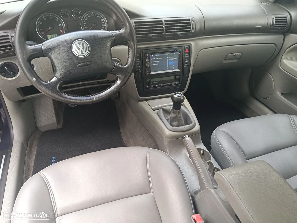 VW Passat Variant 1.6 Confortline - 14