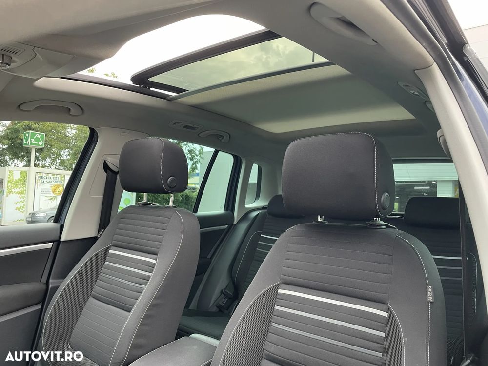Volkswagen Tiguan - 12