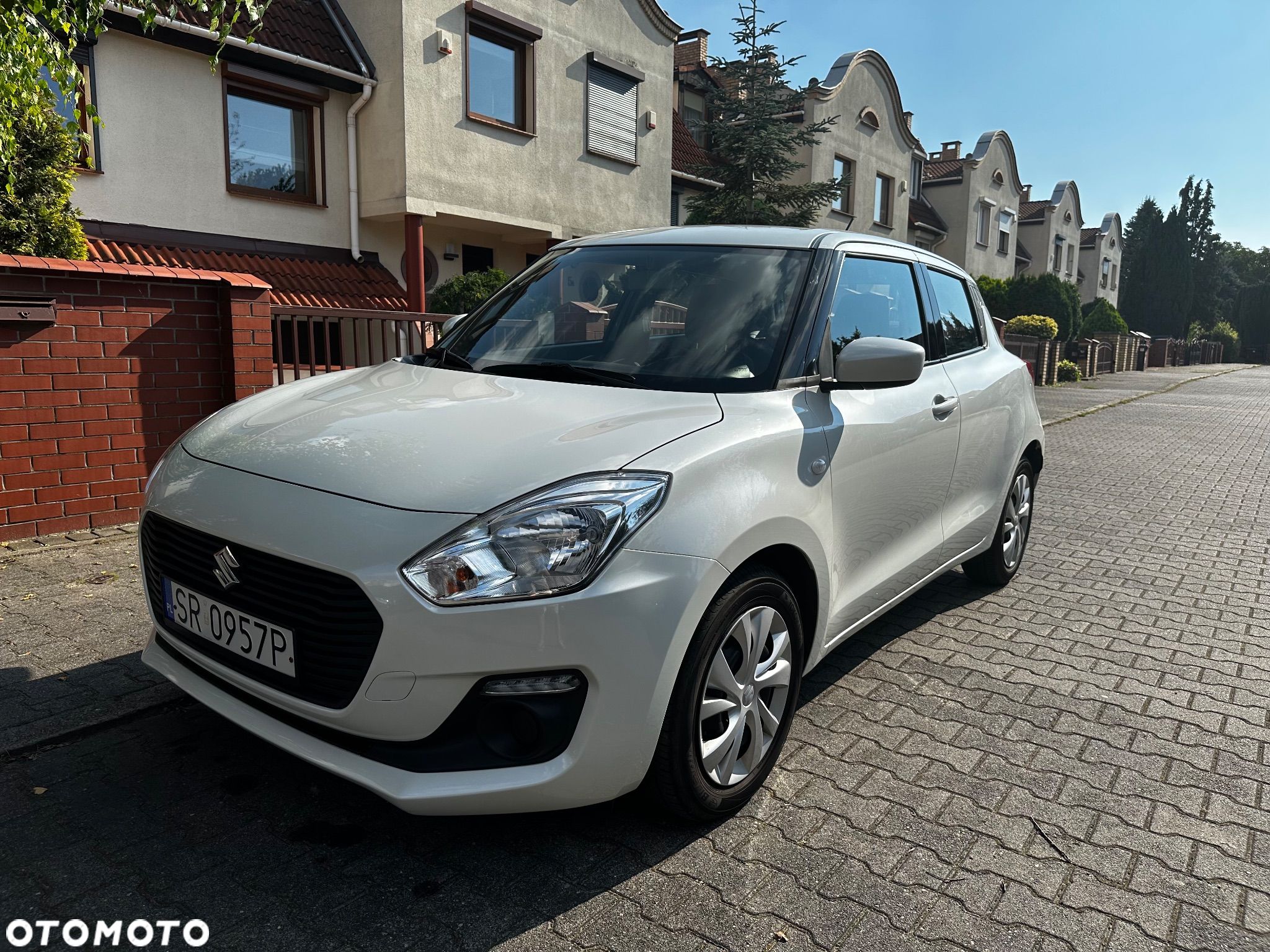 Suzuki Swift 1.2 Premium - 1