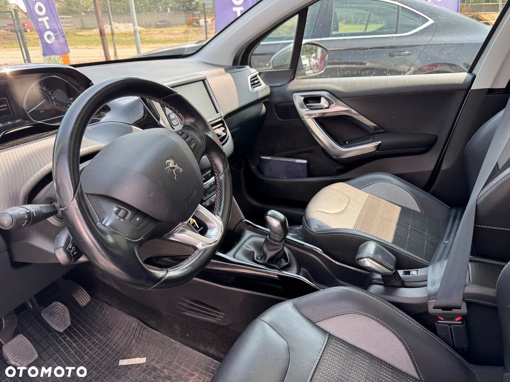 Peugeot 2008 1.2 Pure Tech Allure S&S - 9