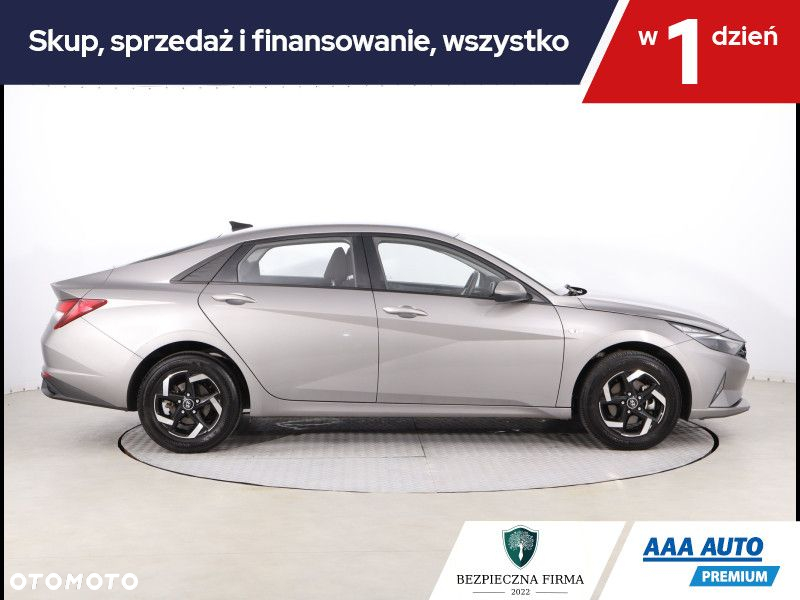Hyundai Elantra - 7