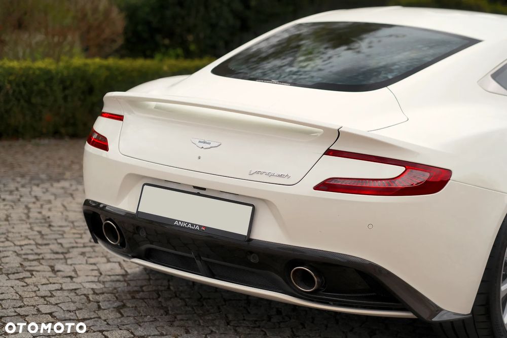 Aston Martin Vanquish - 12