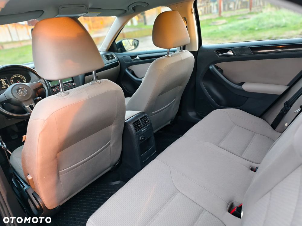 Volkswagen Jetta 1.2 TSI Trendline - 12