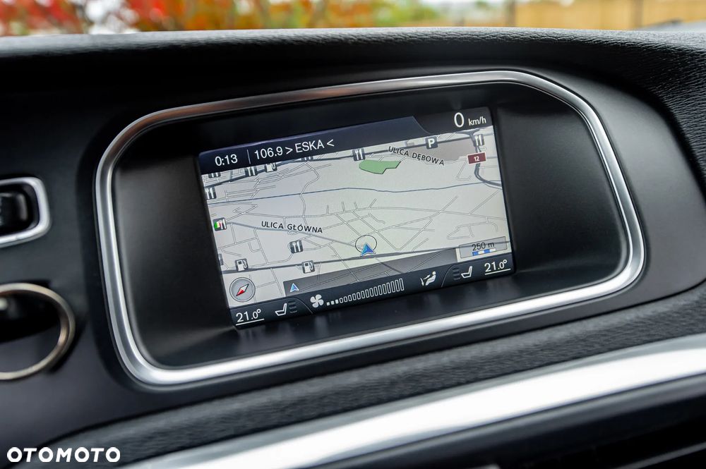 Volvo V40 T3 R-Design Summum - 33