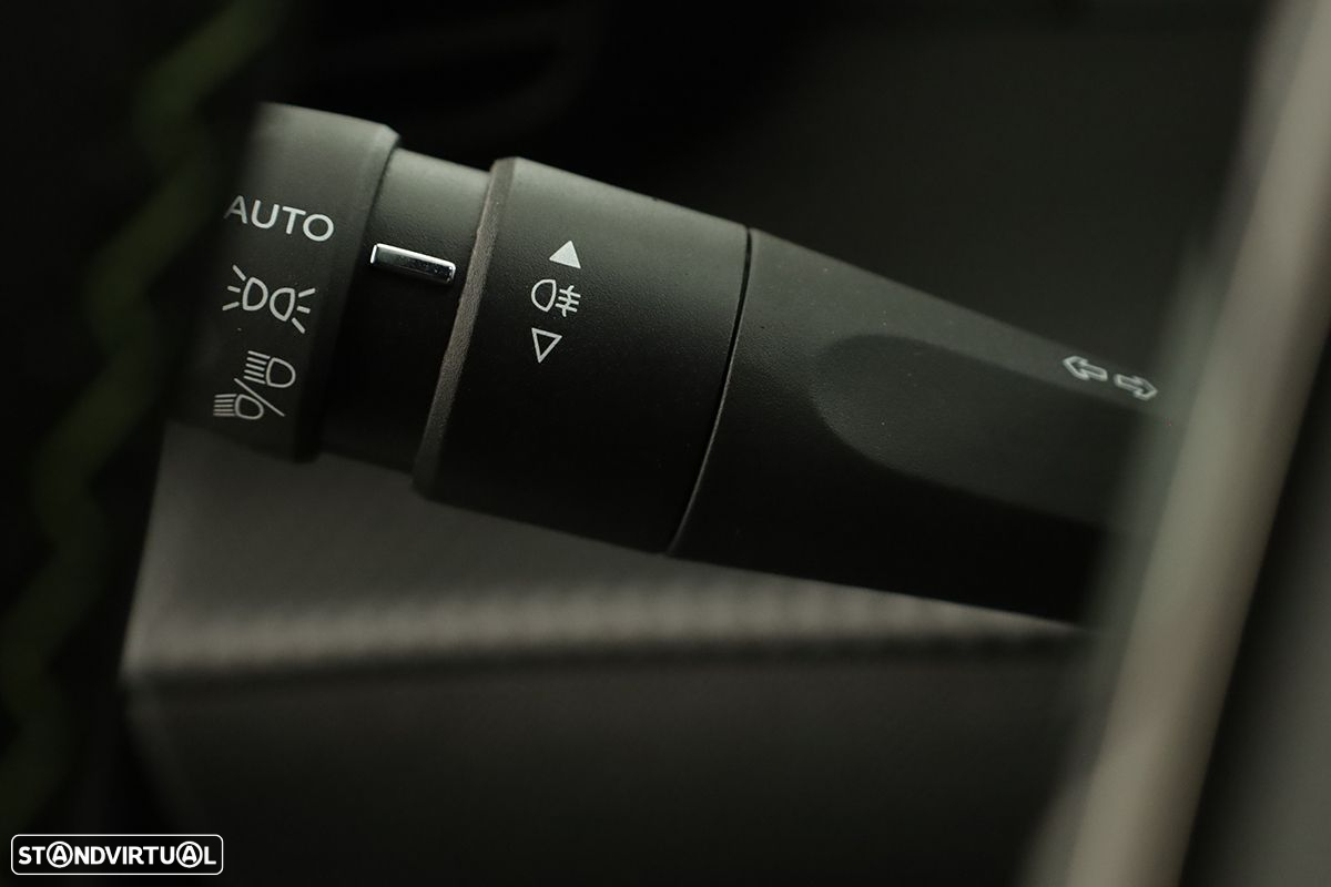 Peugeot e-2008 50 kWh GT - 19