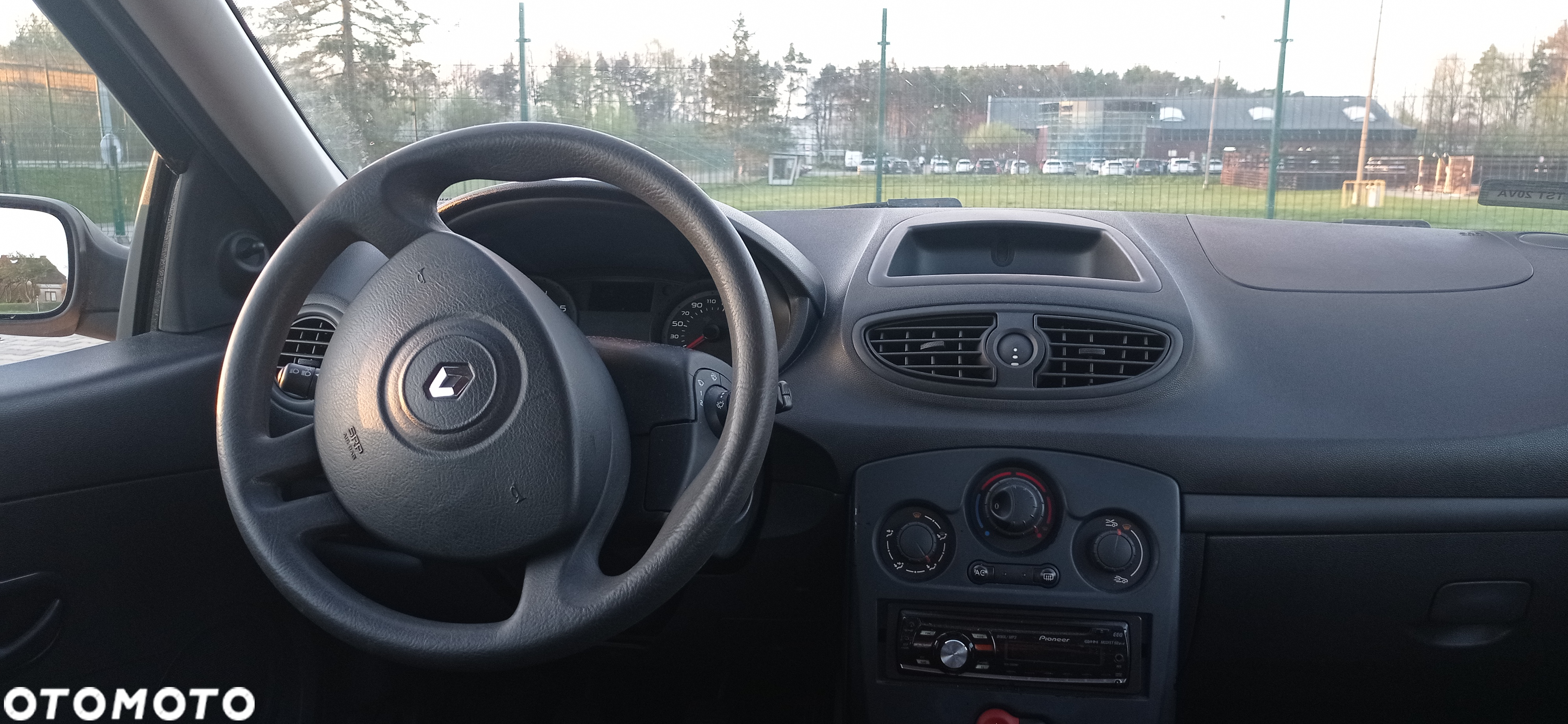 Renault Clio 1.2 16V Wind - 12