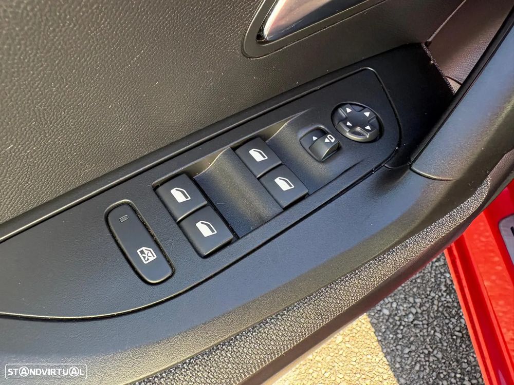 Peugeot 2008 1.2 PureTech Style - 17