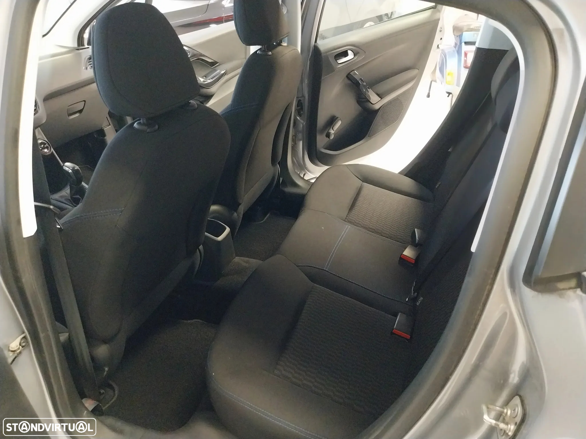 Peugeot 208 1.2 PureTech Signature - 7