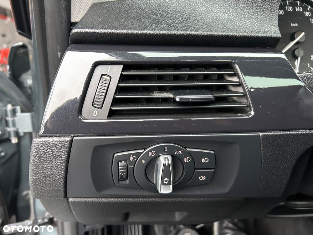 BMW Seria 3 320i - 34