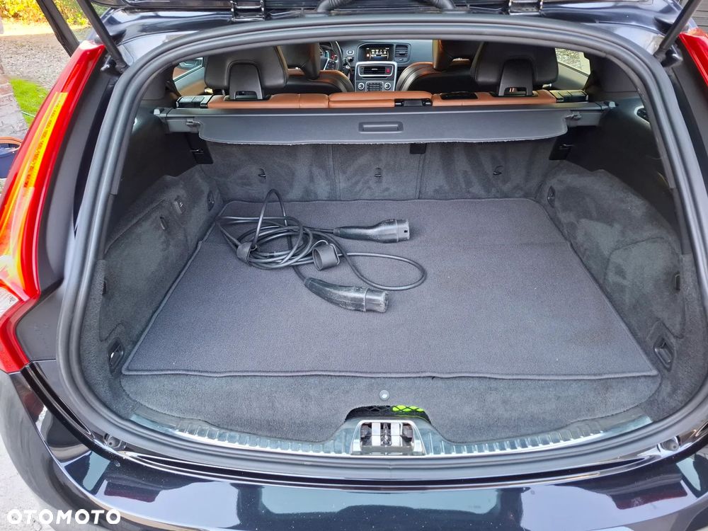 Volvo V60 D6 AWD Plug-in Hybrid R-Design Summum - 7