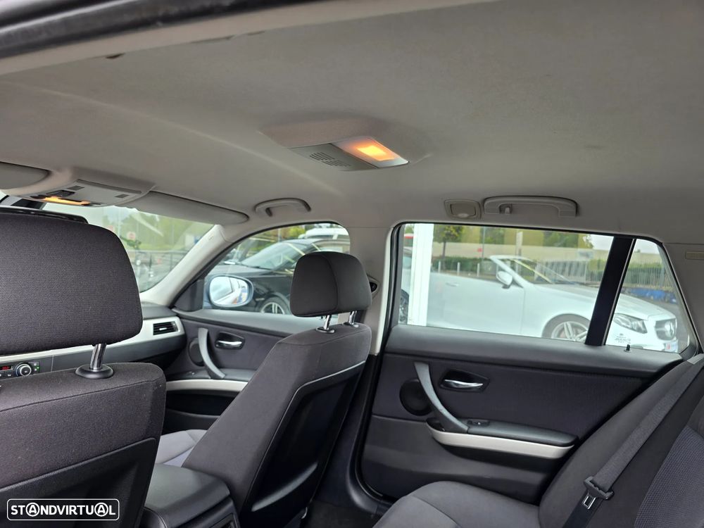 BMW 318 d Sport Line - 27