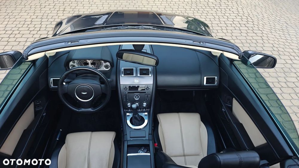 Aston Martin V8 Vantage - 21