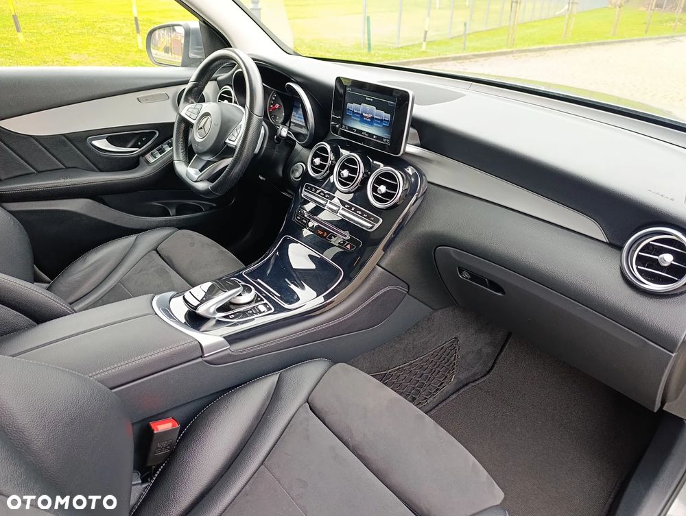 Mercedes-Benz GLC 220 d 4Matic 9G-TRONIC AMG Line - 20