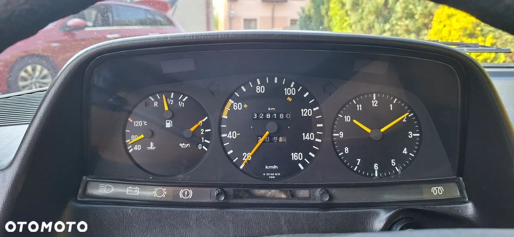 Mercedes-Benz W123 - 12