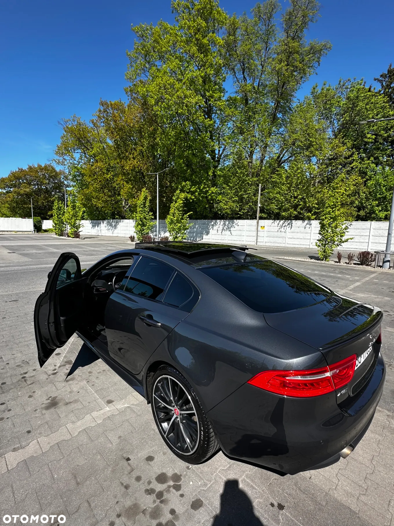 Jaguar XE 2.0 T R-Sport - 12