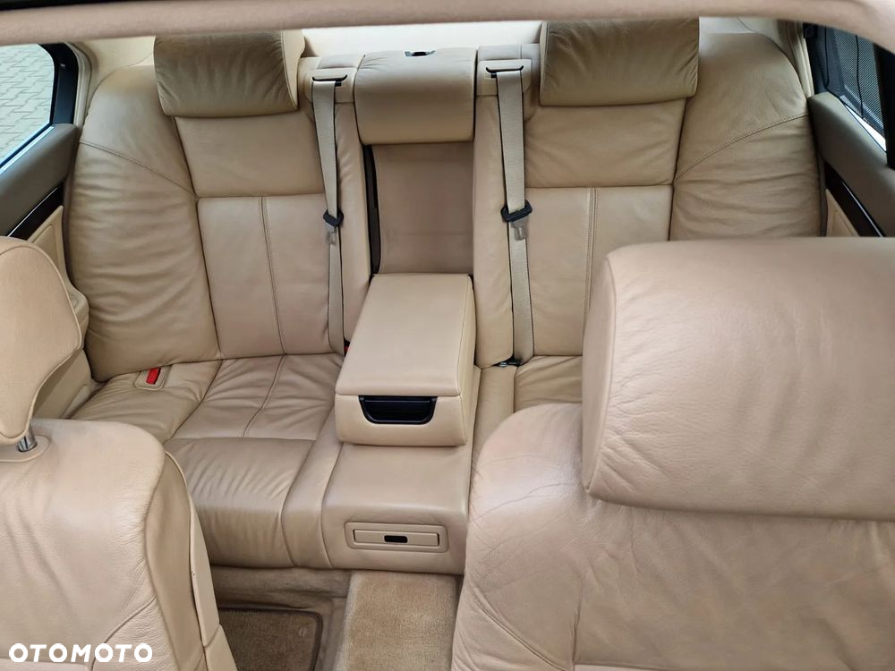 BMW Seria 7 740i - 35