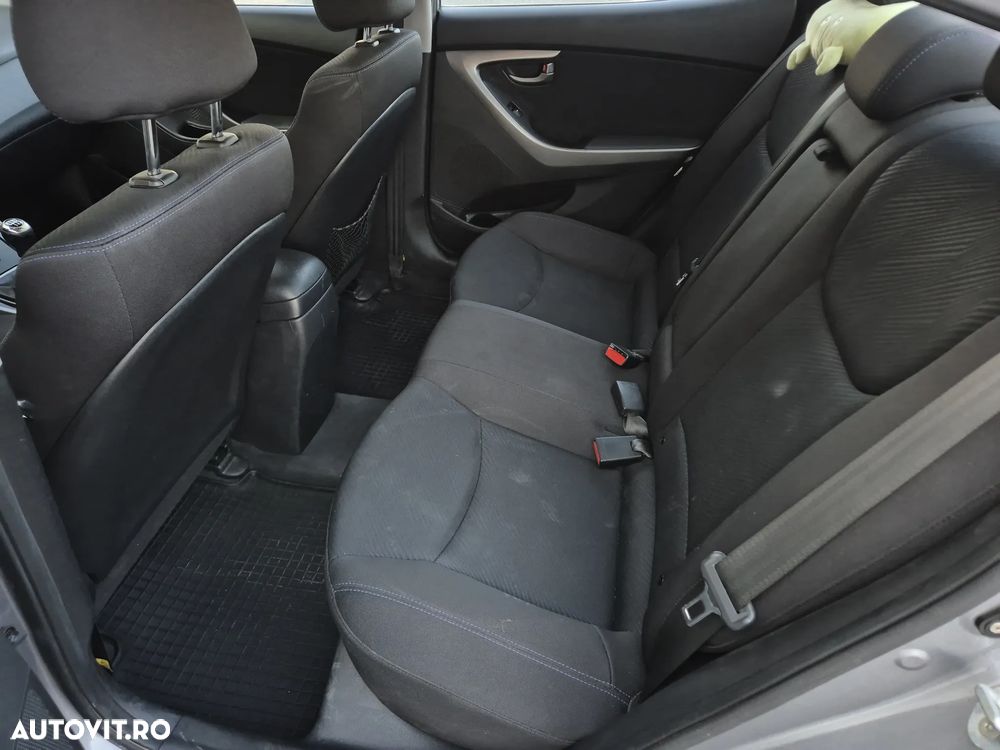Hyundai Elantra 1.6 MPi - 10