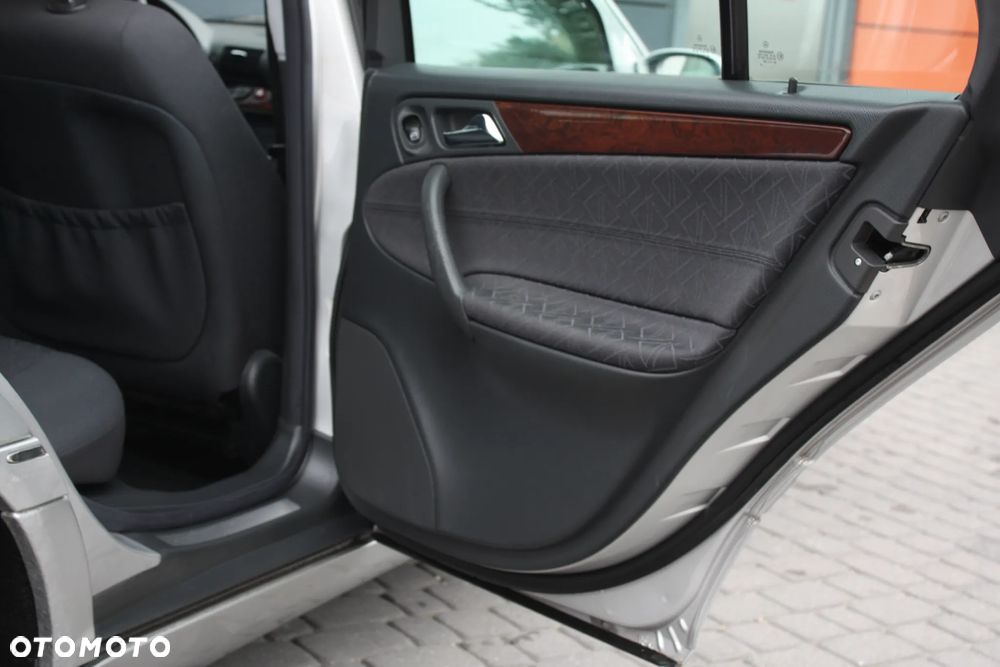Mercedes-Benz Klasa C 180 T Kompressor Automatik Elegance - 34