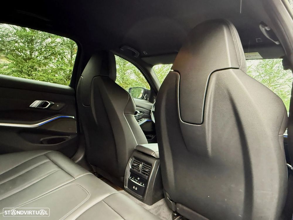 BMW M3 Competition xDrive - 26
