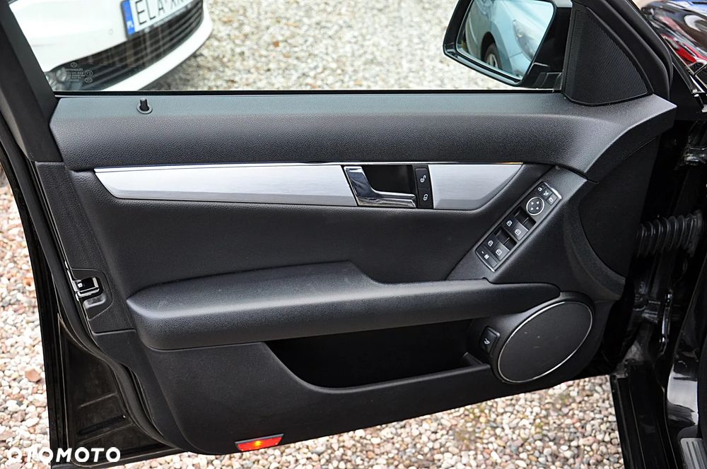 Mercedes-Benz Klasa C 180 Kompressor BlueEFFICIENCY Avantgarde - 19