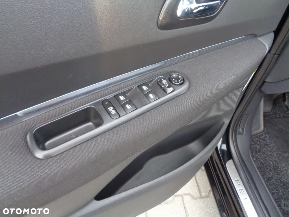 Peugeot 5008 HDI FAP 150 Family - 19