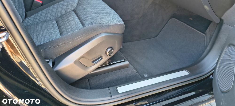 Volvo XC 60 B4 D AWD Inscription - 24