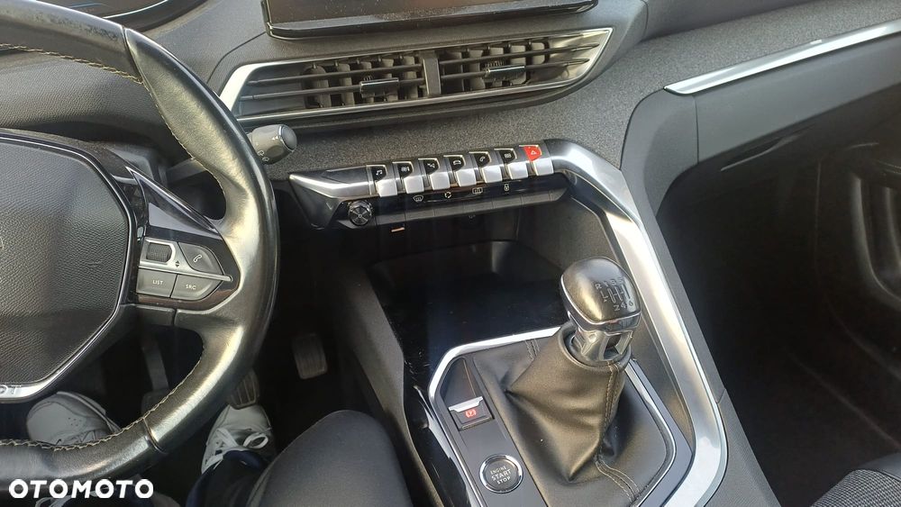 Peugeot 5008 - 8