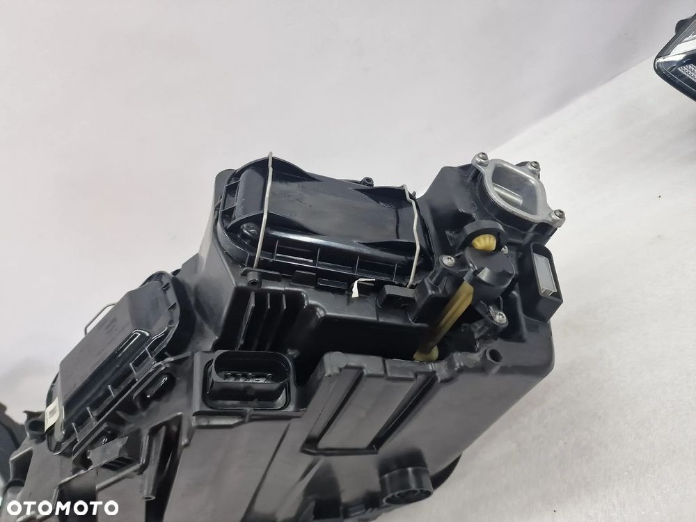 SEAT ATECA 576 16- PRAWA ZWYKŁA LAMPA PRZEDNIA PRZÓD + LED , NR 576941006A , NR AUKCJI LA253 - 21