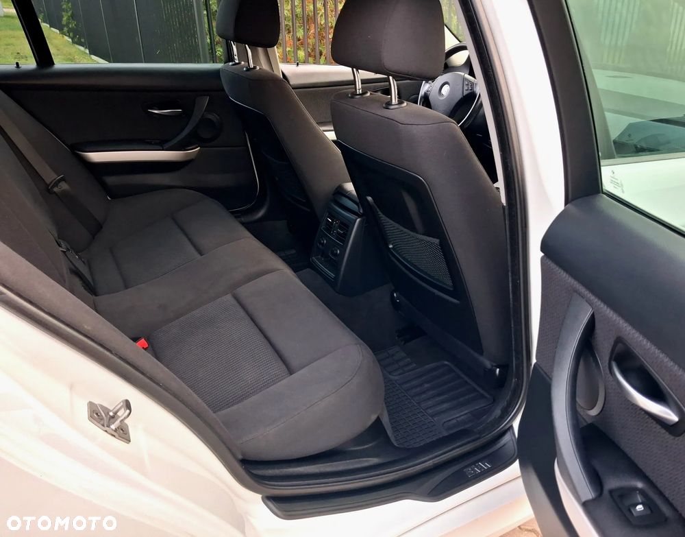 BMW Seria 3 - 16