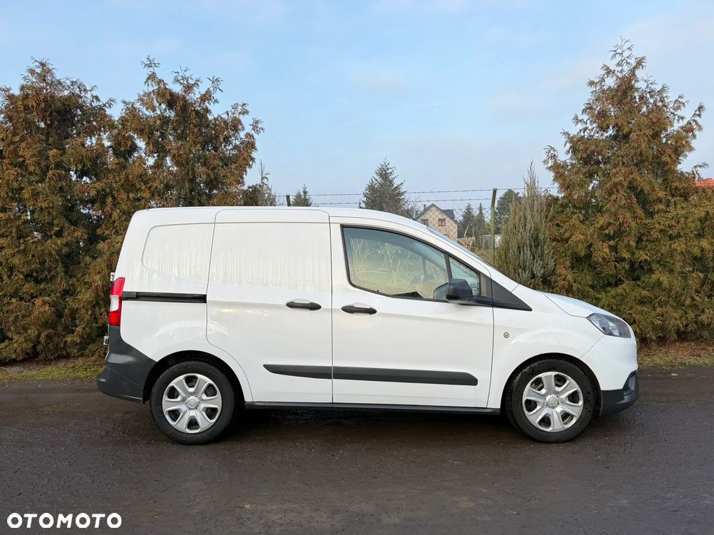 Ford Transit Courier - 11