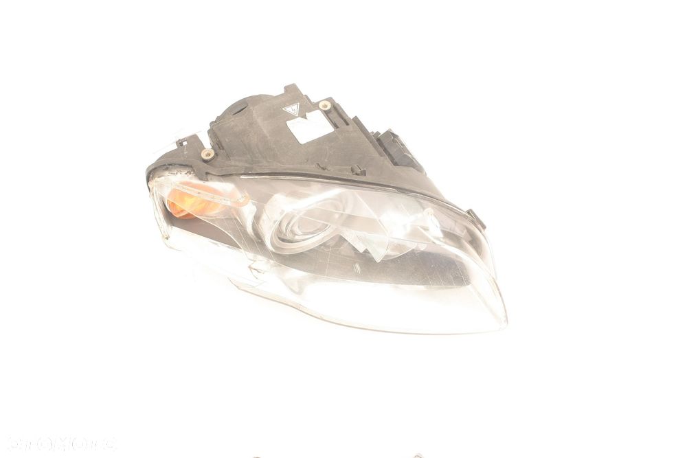 REFLEKTOR PRZEDNI PRAWY LAMPA Audi A4 - 1