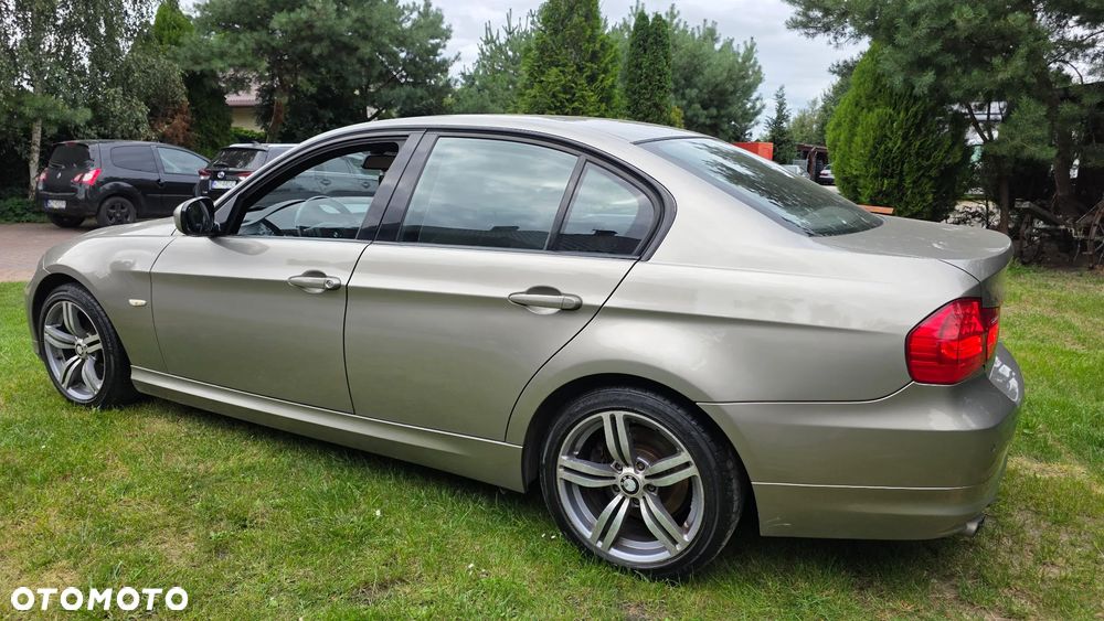 BMW Seria 3 318d - 23