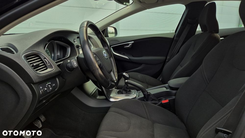 Volvo V40 T3 Momentum - 18