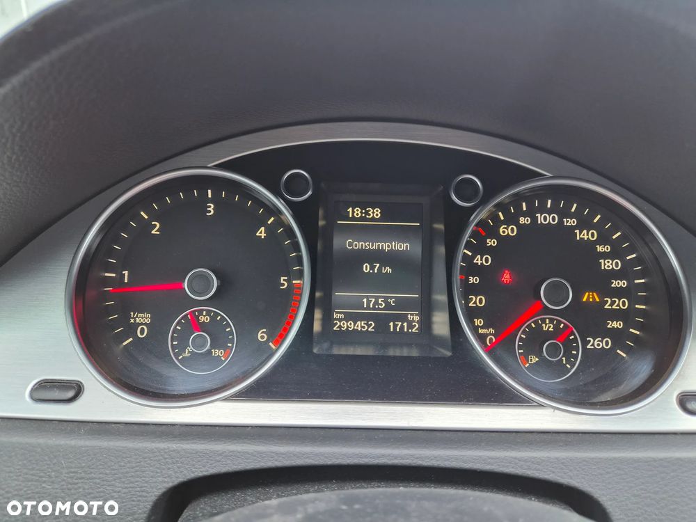 Volkswagen Passat 2.0 TDI DPF BlueMot Highline - 14