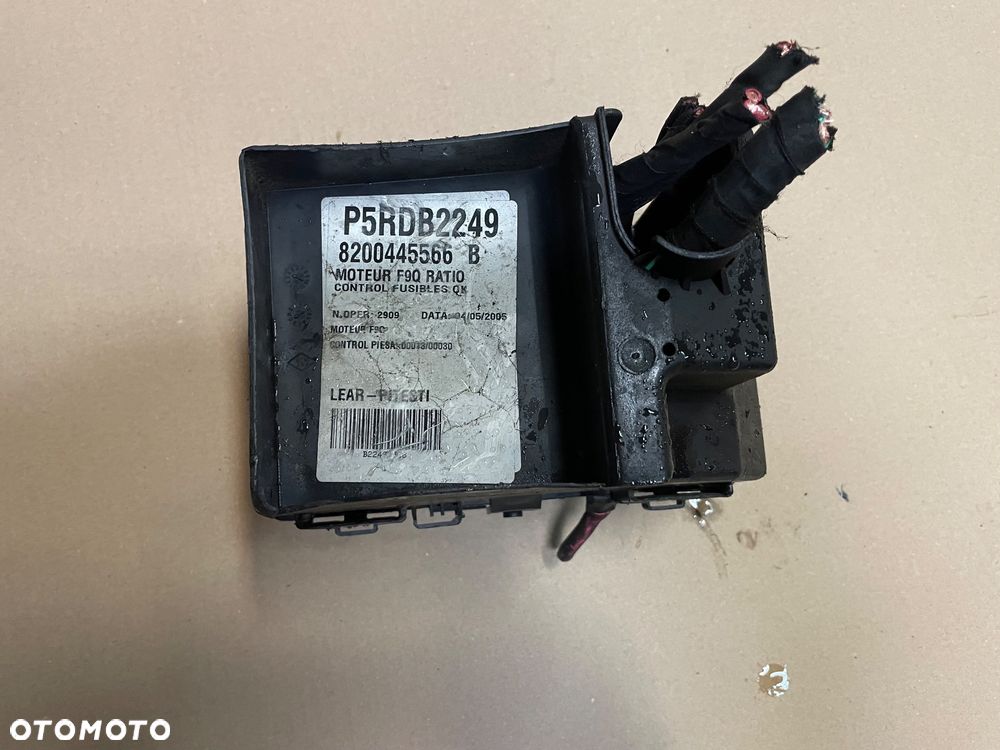 8200445566 skrzynka bezpieczników Renault laguna 2 II lift - 2