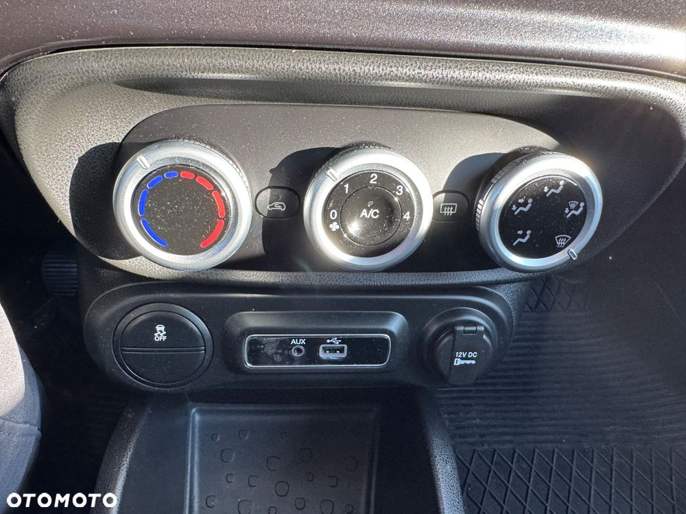 Fiat 500L 1.4 16V Urban Edition - 25