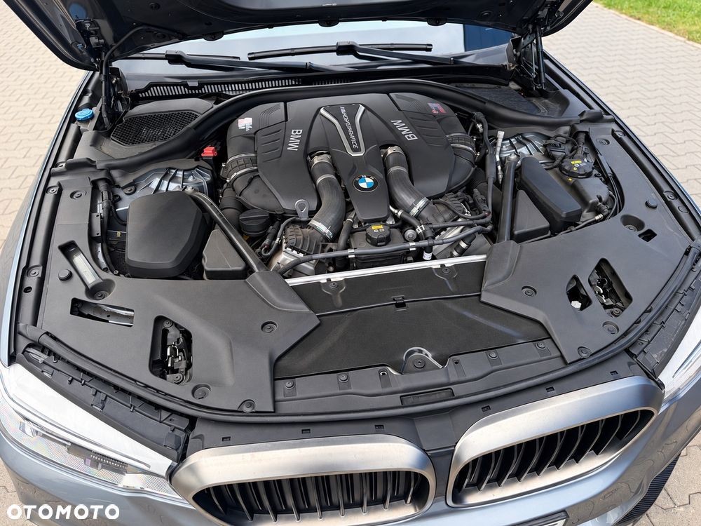 BMW Seria 5 M550i xDrive - 24