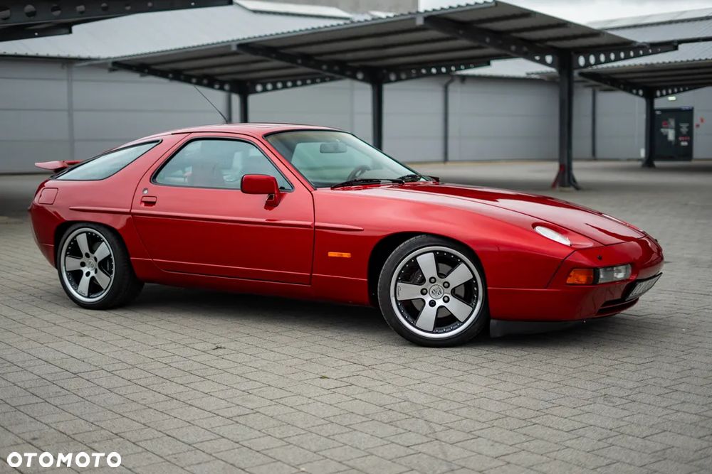 Porsche 928 S4 - 24