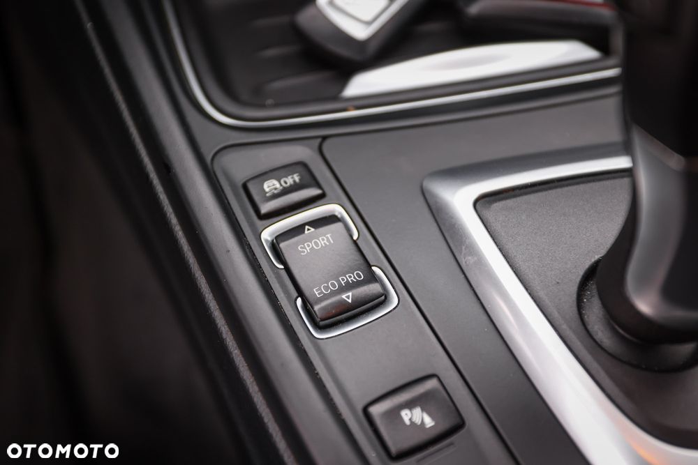 BMW Seria 3 320d xDrive Luxury Line - 30