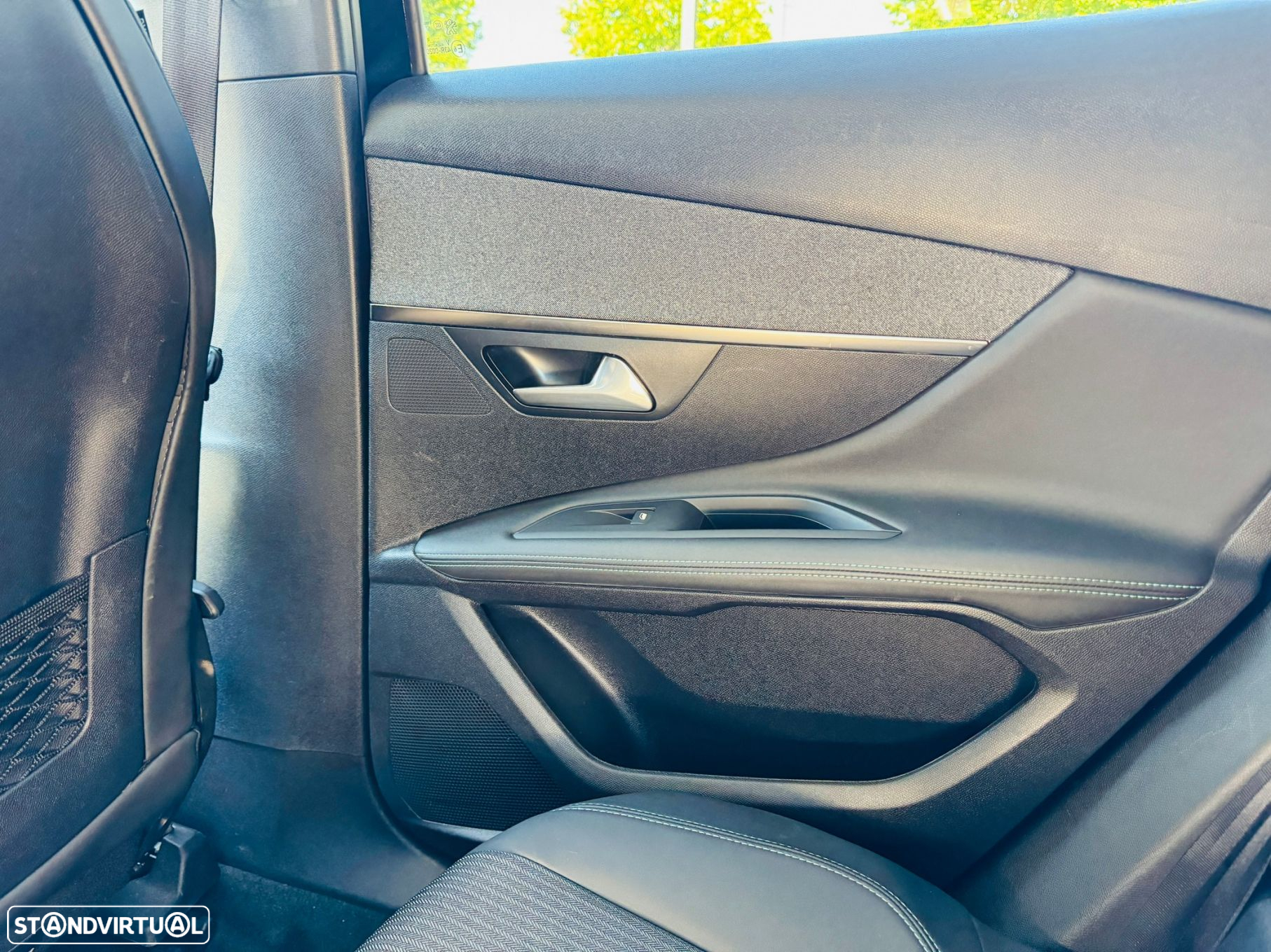 Peugeot 3008 1.5 BlueHDi Allure EAT8 - 24