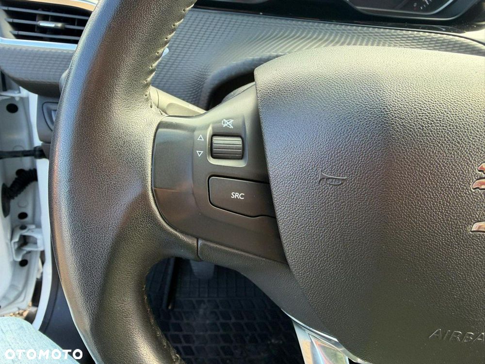 Peugeot 2008 - 22